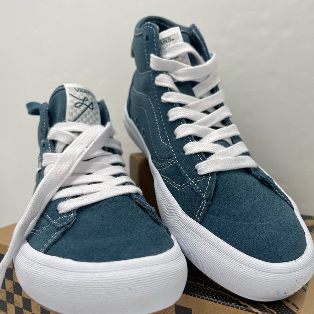 Vans WMNS The Lizzie
Teal Hi Top Sneakers 
VN0A4BX1TEA
 Teal High-Top Sneakers - Picture 5 of 16